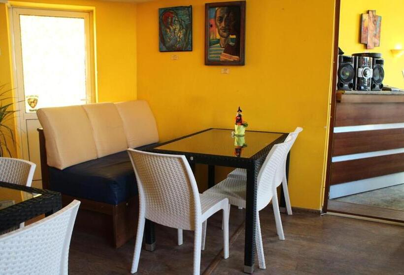 ルームシェアのワンベッド, Casablanca City