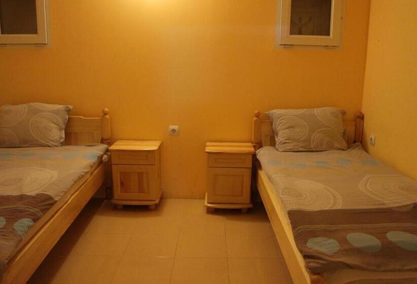 ルームシェアのワンベッド, Casablanca City