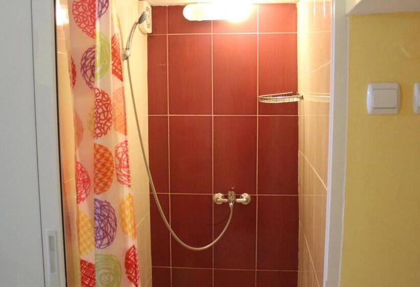 ルームシェアのワンベッド, Casablanca City