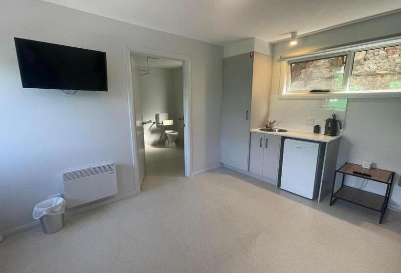 ルームシェアのワンベッド, The Pickled Frog