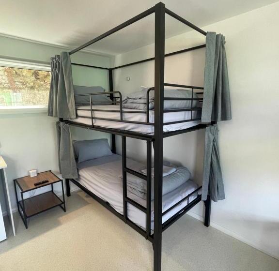 ルームシェアのワンベッド, The Pickled Frog