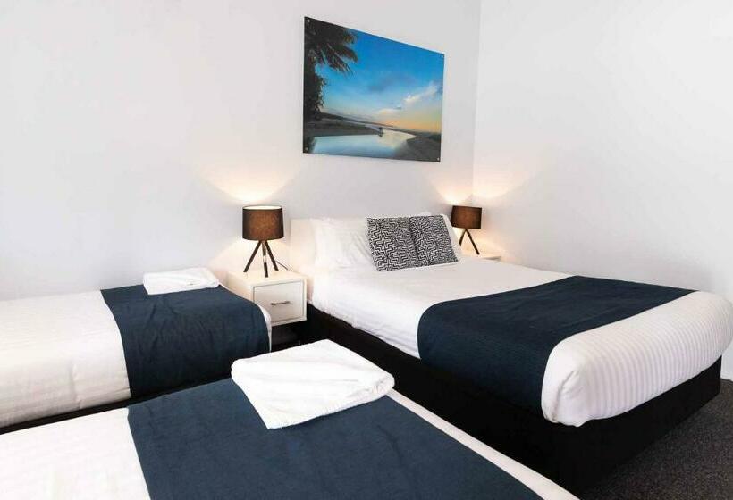 اتاق استاندارد سه نفره, Bay Hotel Motel