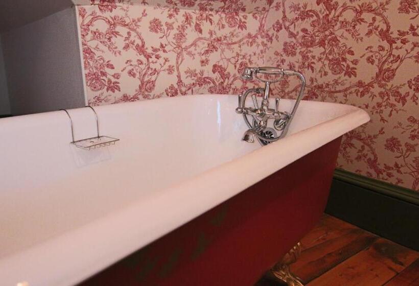 수피리어 룸 퀸 침대, La Belle Victorienne