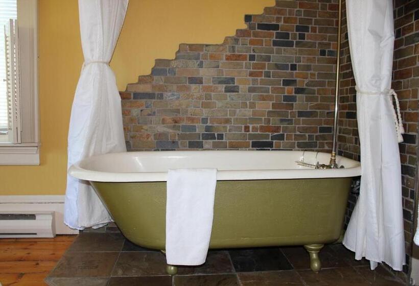 수피리어 룸 퀸 침대, La Belle Victorienne