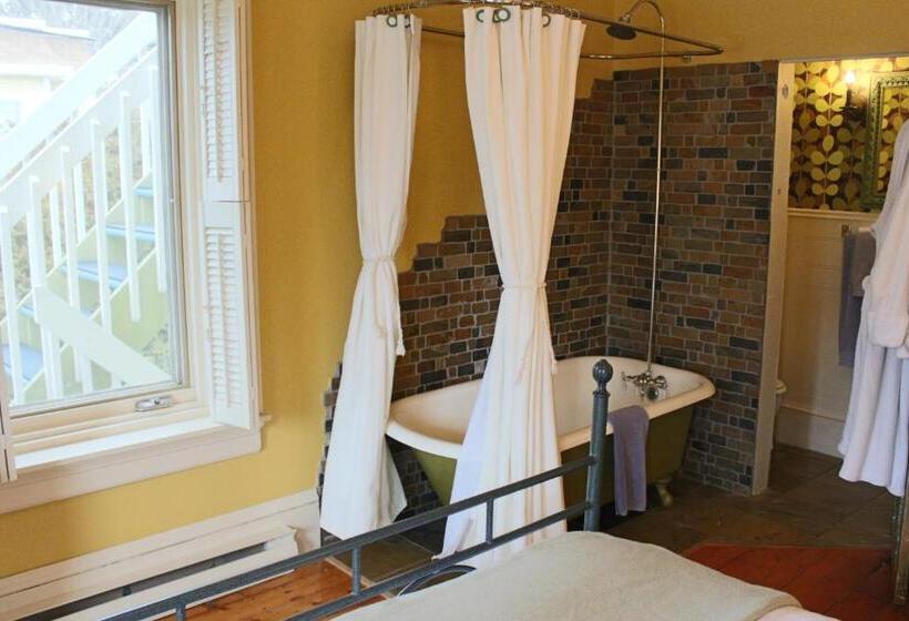 수피리어 룸 퀸 침대, La Belle Victorienne