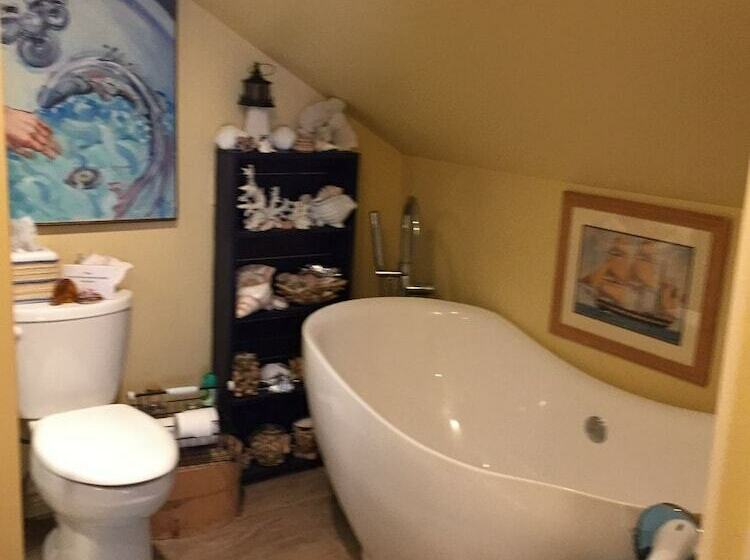 חדר דלוקס, The Coach House