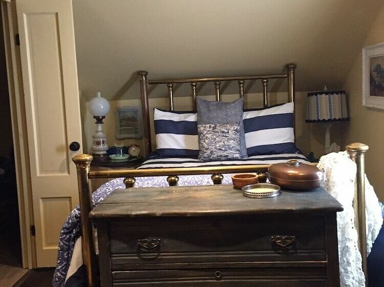 חדר דלוקס, The Coach House