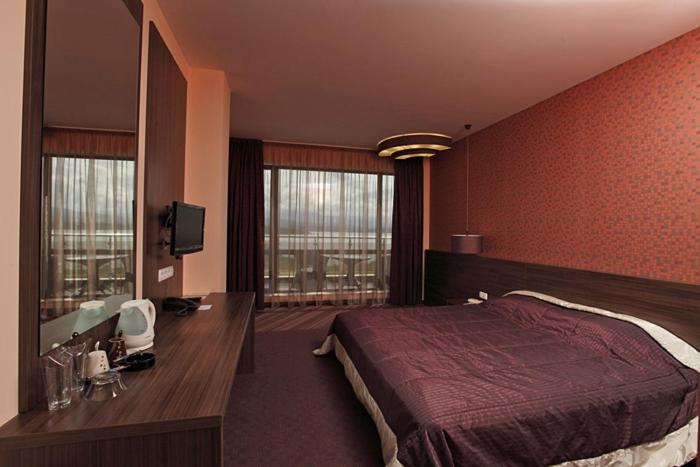 Полулюкс, Family Hotel Restaurant Ring