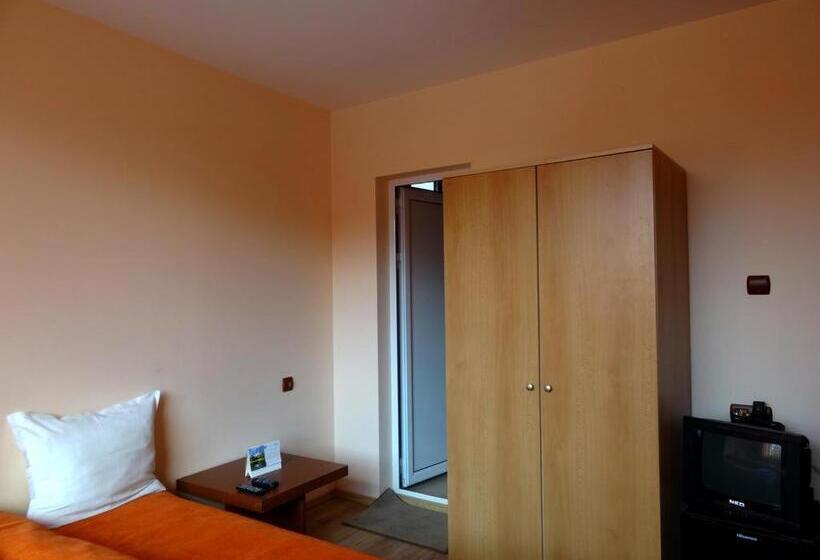 חדר סטנדרט לשלושה, Family Hotel Rose