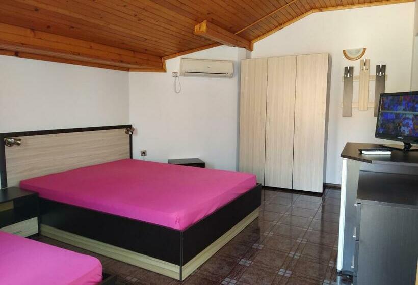 חדר סטנדרט לשלושה עם מרפסת, Coral Family