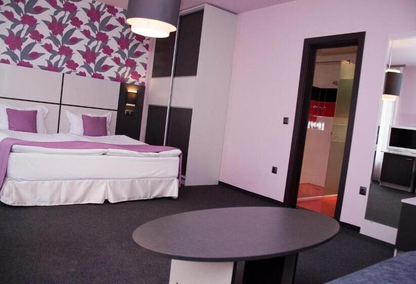 デラックスルーム, Gran Via