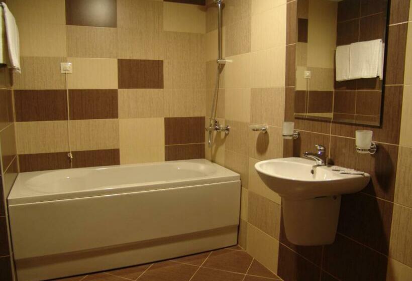 شقة غرفة واحدة, Lovech