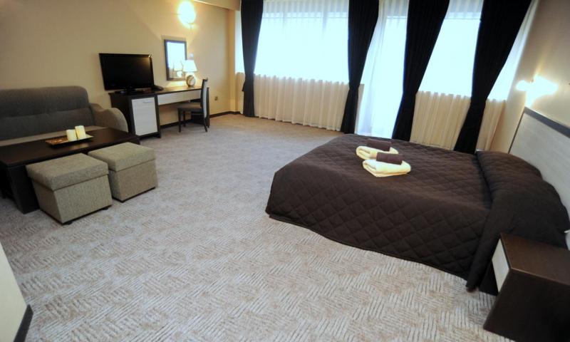 شقة غرفة واحدة, Lovech