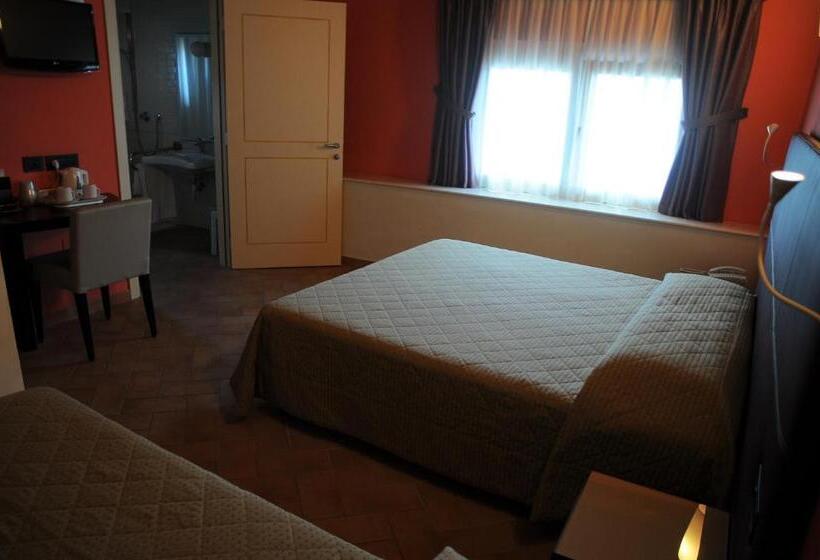 اتاق ساده سه‌ نفره, Magione Papale Relais