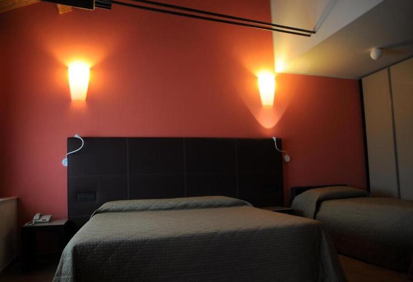 اتاق ساده سه‌ نفره, Magione Papale Relais