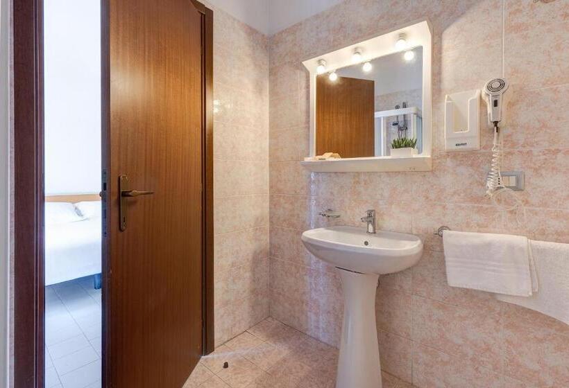 اتاق استاندارد یک نفره, Piccadilly