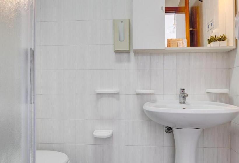 اتاق خانوادگی, Piccadilly