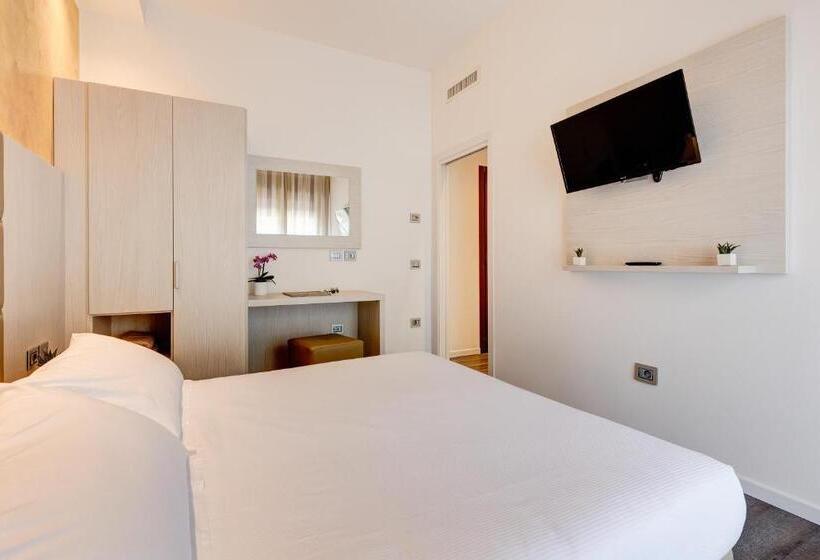 اتاق خانوادگی, Piccadilly