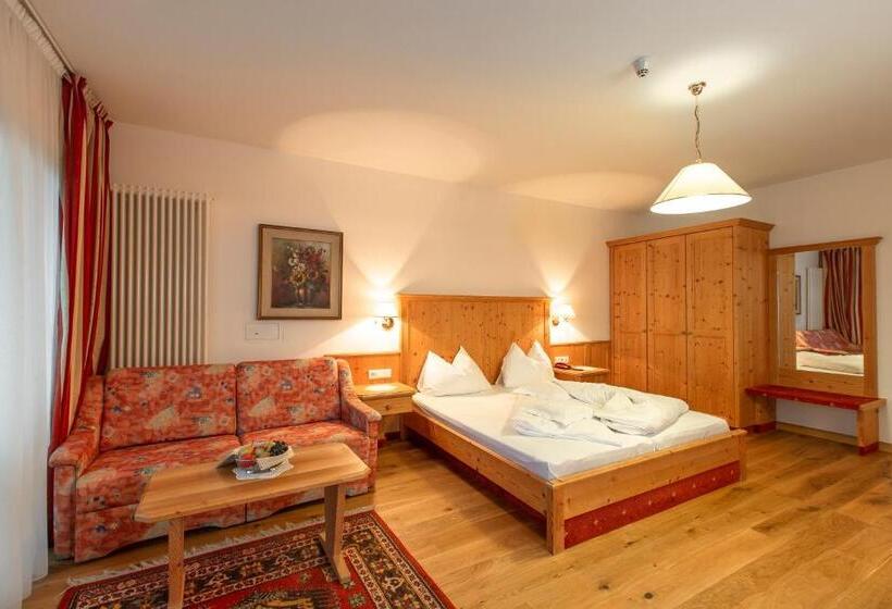 חדר קומפורט, Steinegger