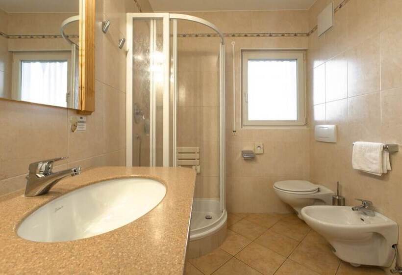 חדר סופריור, Steinegger