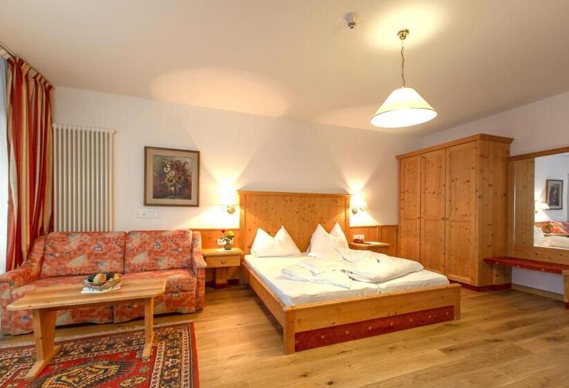 חדר סופריור, Steinegger