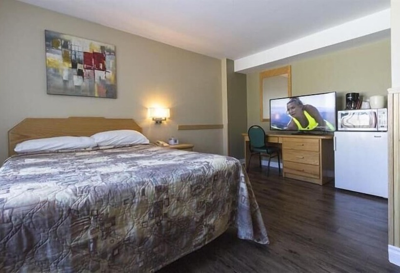 标准三人间, Howey Bay Motel