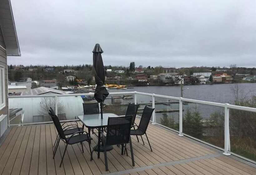 3间卧室的房子, Howey Bay Motel