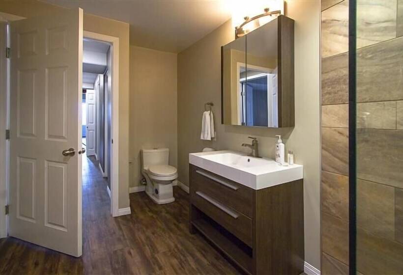 2 Bedrooms Apartment Lake View, Howey Bay Motel