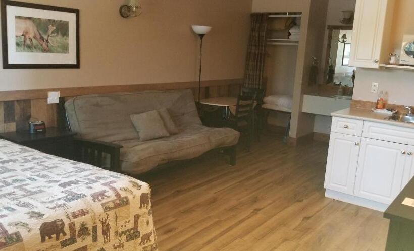 Studio Standard, Jasper Gates Resort