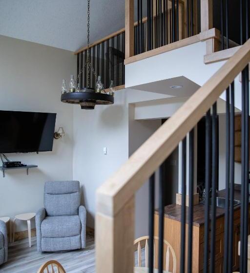 Studiou Familiar, Jasper Gates Resort