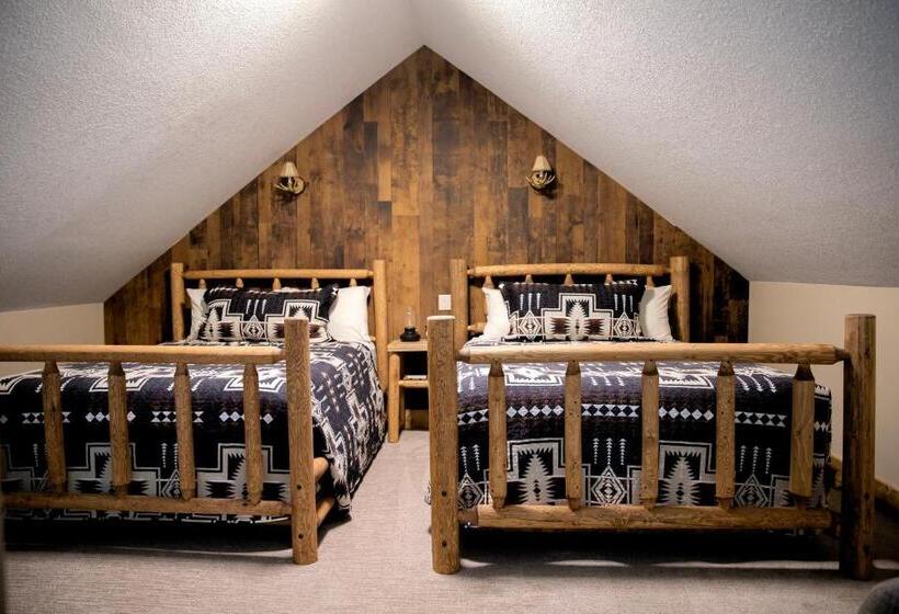 Studiou Familiar, Jasper Gates Resort