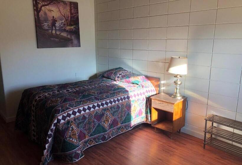 חדר סטנדרט יחיד, Superlodge Lloydminster