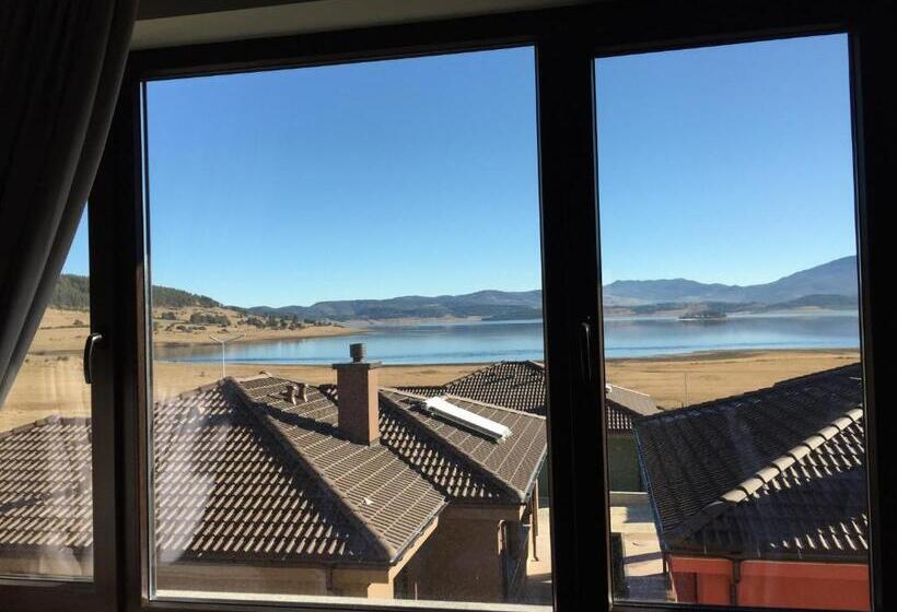 1 Bedroom Apartment Lake View, La Casa