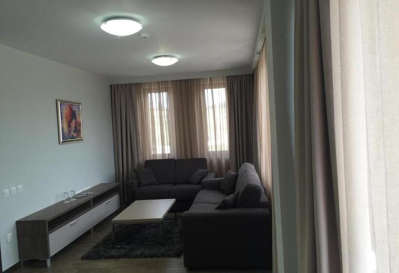 1 Bedroom Apartment Lake View, La Casa