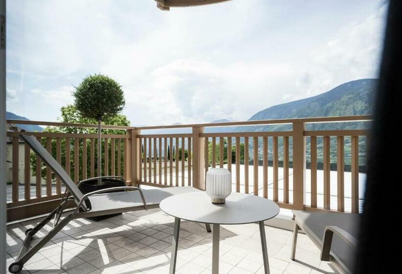 Номер Стандарт с Балконом, Small & Beautiful Hotel Gnaid