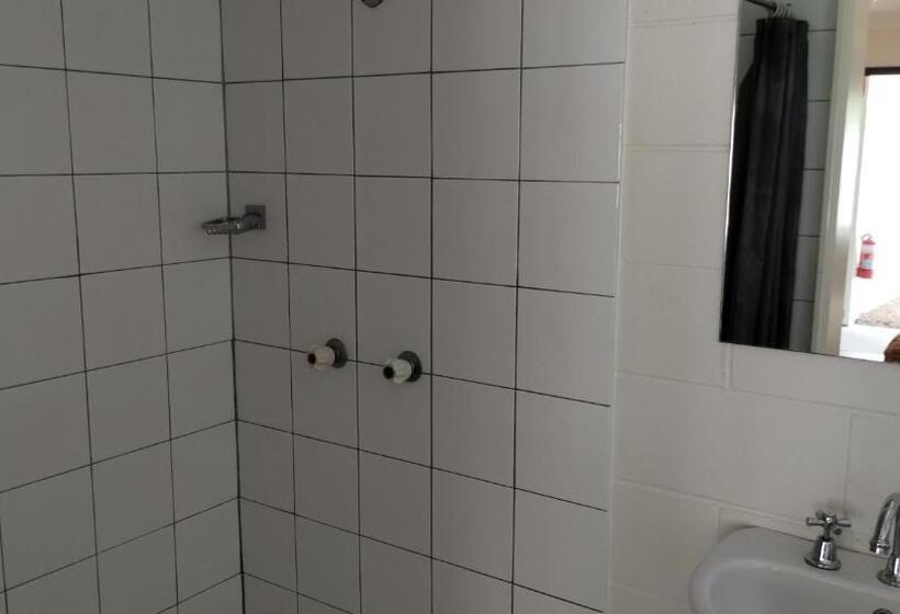 基本间, Tully Motel