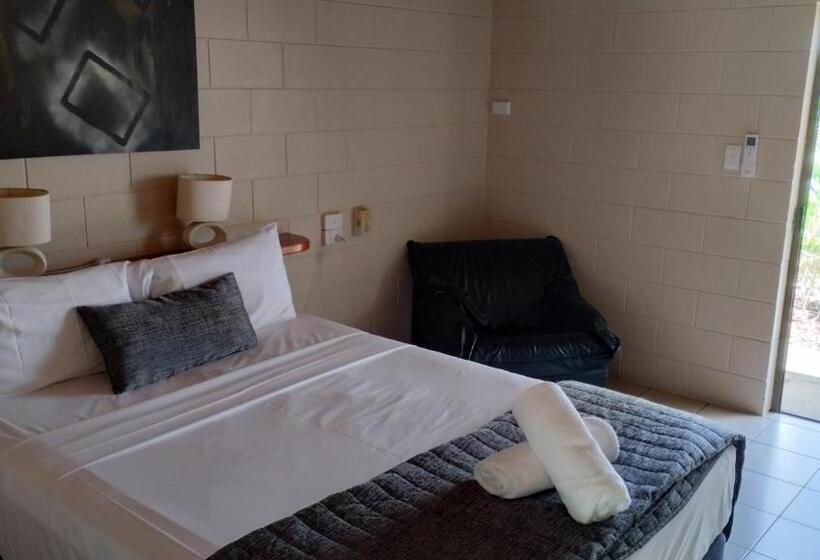 高级大房间, Tully Motel