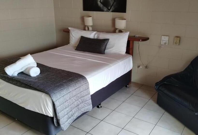 高级大房间, Tully Motel