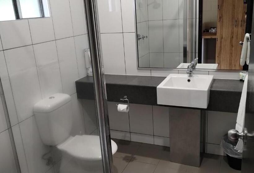 带大床的标准间, Tully Motel