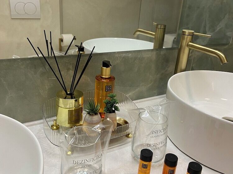 اتاق لوکس با چشم‌انداز دریا, Mape Luxury Rooms
