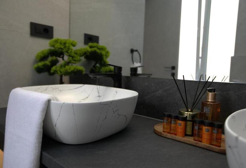 اتاق لوکس با تخت بزرگ, Mape Luxury Rooms