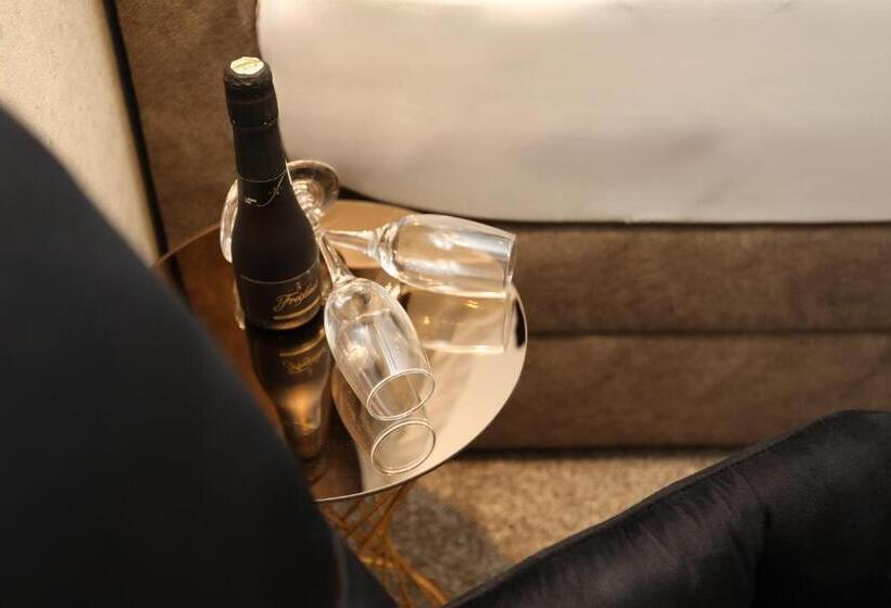 اتاق لوکس با تخت بزرگ, Mape Luxury Rooms