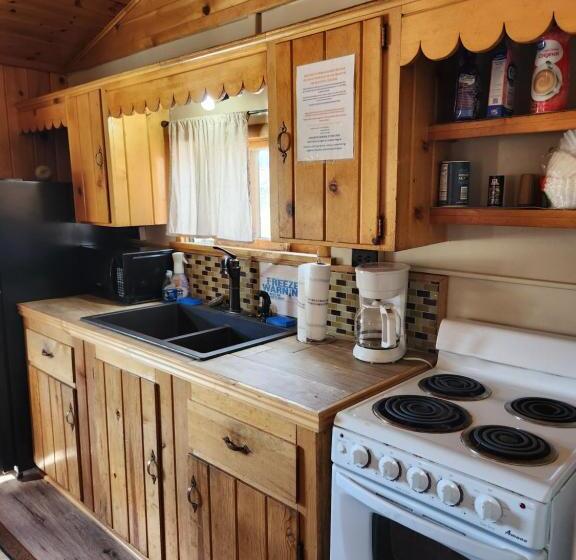 غرفة عائلية, Winmar Cabins