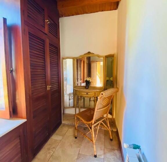 마스터 룸, Casa De Coria