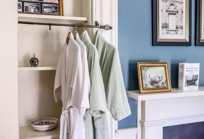 Люкс, Early Inn At The Grove