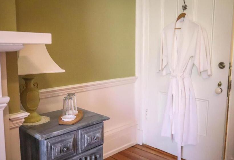 Люкс, Early Inn At The Grove