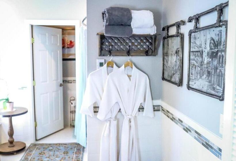 Люкс, Early Inn At The Grove