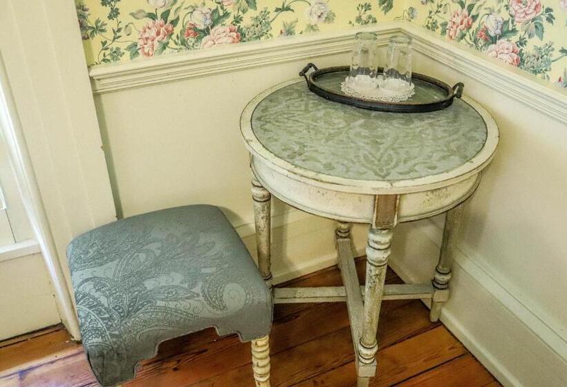 Люкс, Early Inn At The Grove