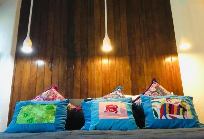 غرفة قياسية مطلّة علي حمام السباحة, Hacienda La Rusa