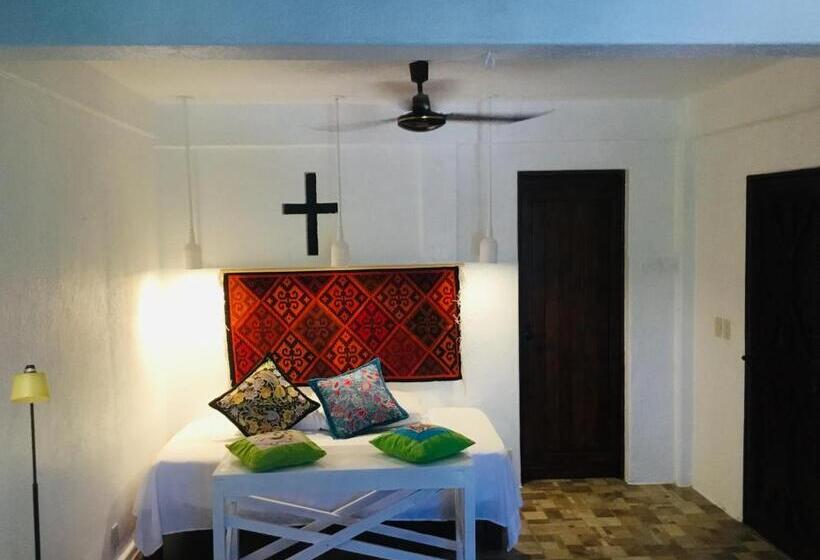 غرفة قياسية مطلّة علي حمام السباحة, Hacienda La Rusa